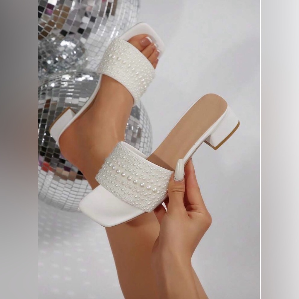 SHEIN Pearl Embellished Open Toe Block Heel Sandals – White